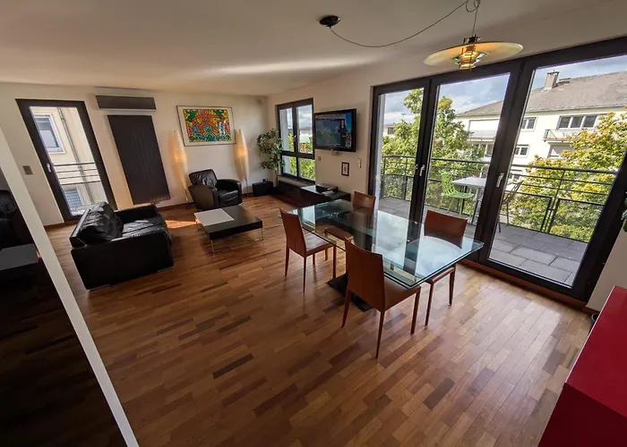 卢森堡顶楼公寓酒店 4*